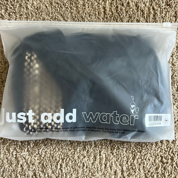 CUPSHE one piece. Never worn. Tags on and comes in original bag. - Picture 3 of 4